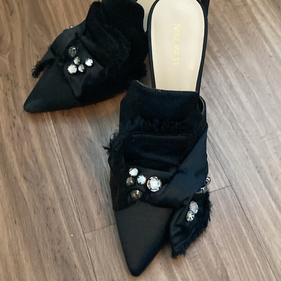 Nine West slip ones with gems - Picture 2 of 4